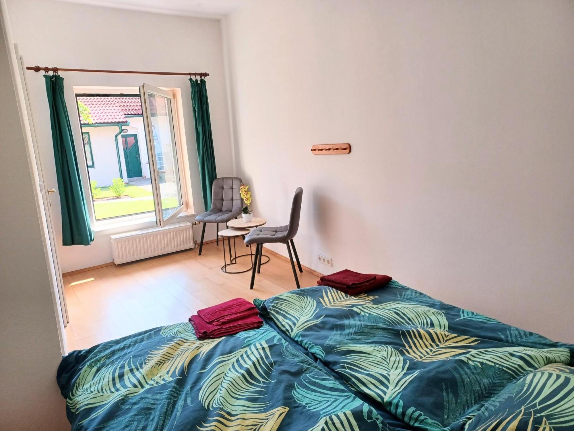 Ferienwohnungen Und Appartements Im Idyllischen Vierkanthof, Gruppenurlaube Loipersdorf bei Fuerstenfeld Exterior photo